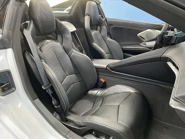 
										Chevrolet Corvette LT2 full									