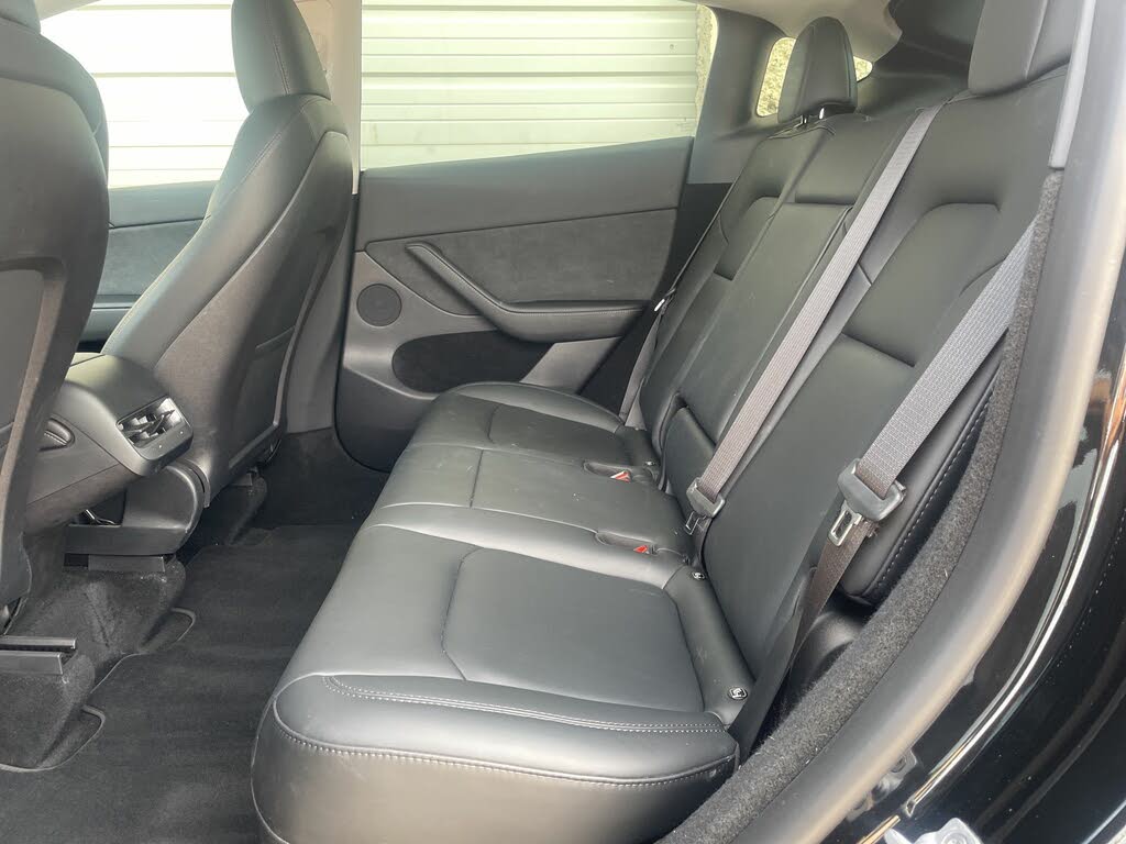 
								Tesla Model Y Long Range AWD full									