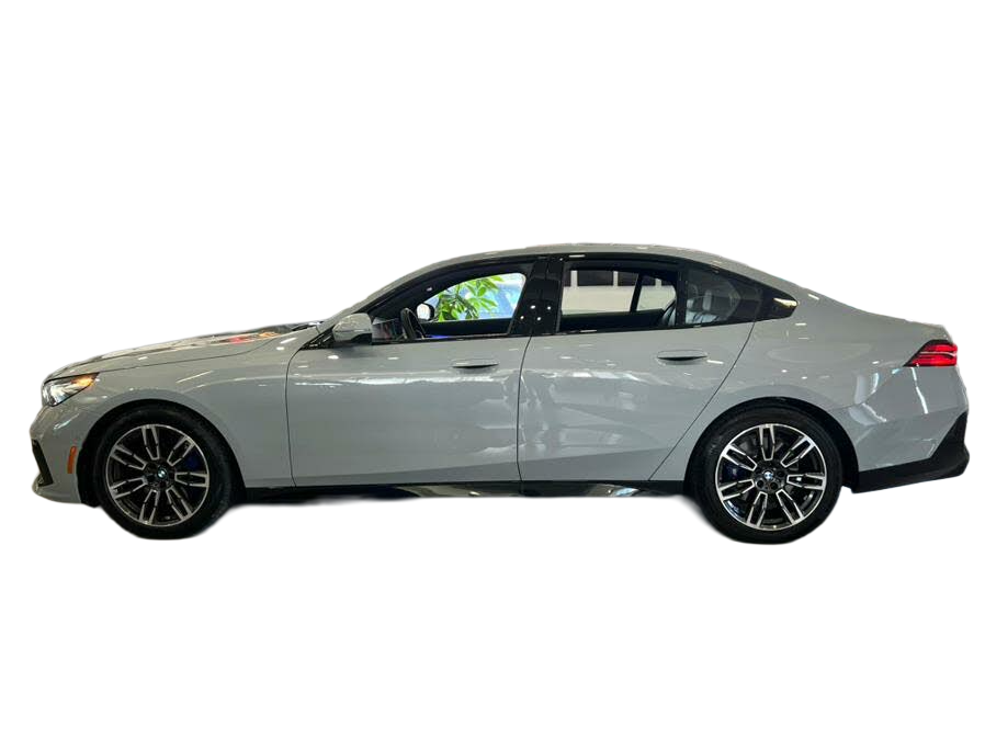 
								BMW 5 Series 540i xDrive full									