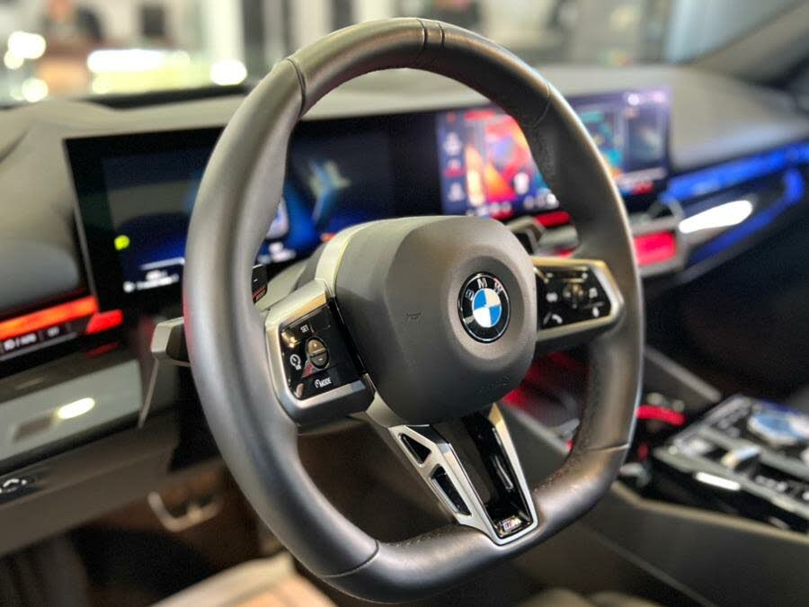 
								BMW 5 Series 540i xDrive full									