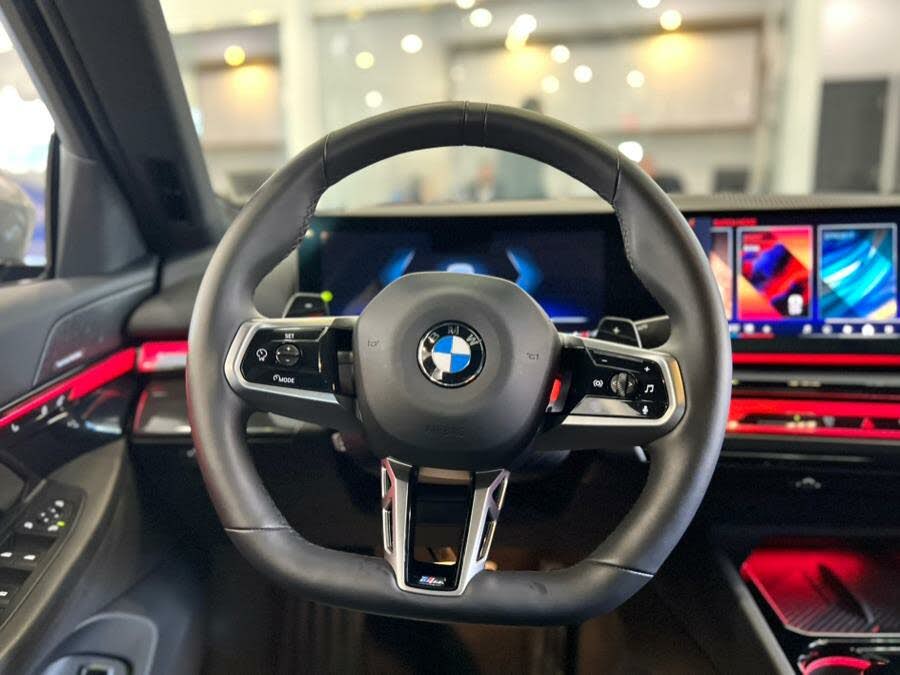 
								BMW 5 Series 540i xDrive full									