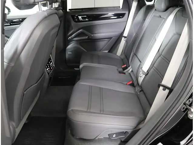 
								Porsche Cayenne Base Platinum full									