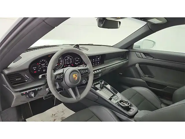 
								Porsche 911 Carerra GTS full									