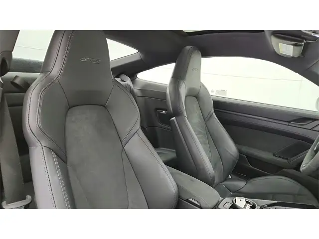 
								Porsche 911 Carerra GTS full									