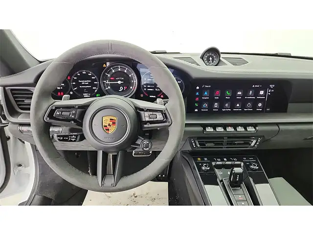 
								Porsche 911 Carerra GTS full									