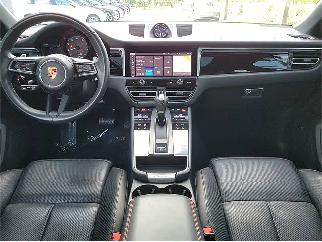 
								Porsche Macan full									