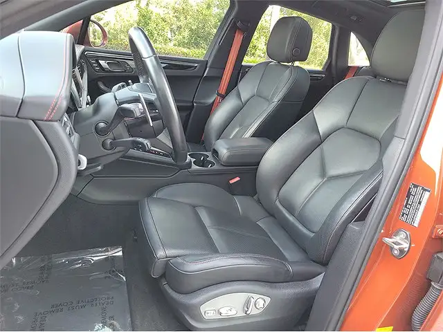 
								Porsche Macan full									