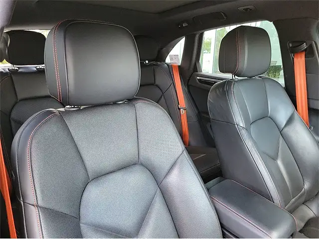 
								Porsche Macan full									