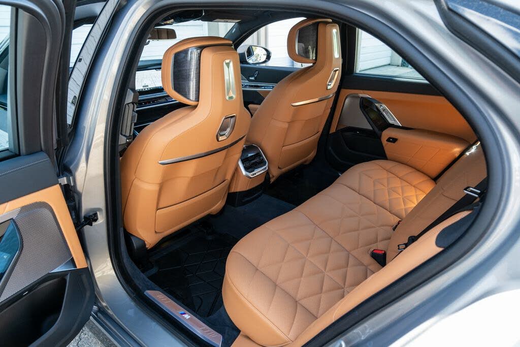 
								BMW 7 Series 740i RWD full									