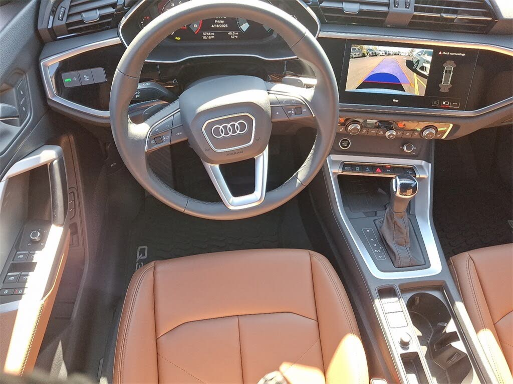 
								Audi Q3 Quattro Premium S Line 45 TFSI AWD full									