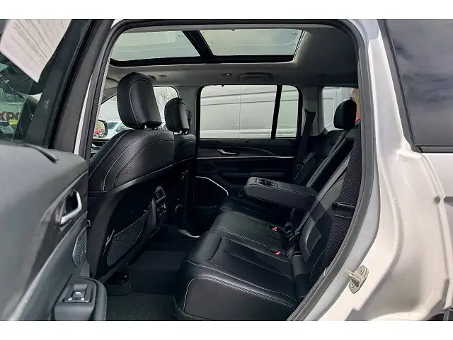 
								Jeep Grand Cherokee  4xe full									