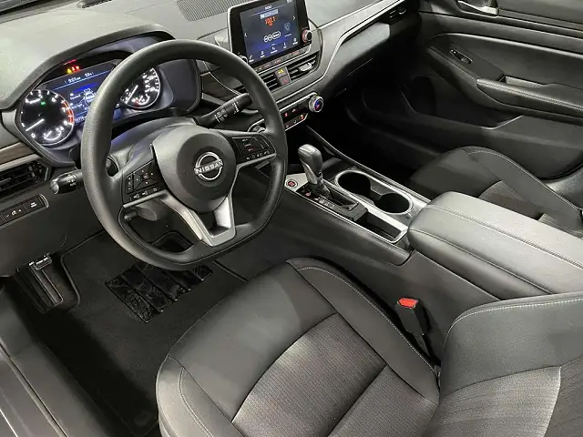 
								Nissan Altima SV full									