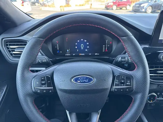 
								Ford Escape ST-Line full									