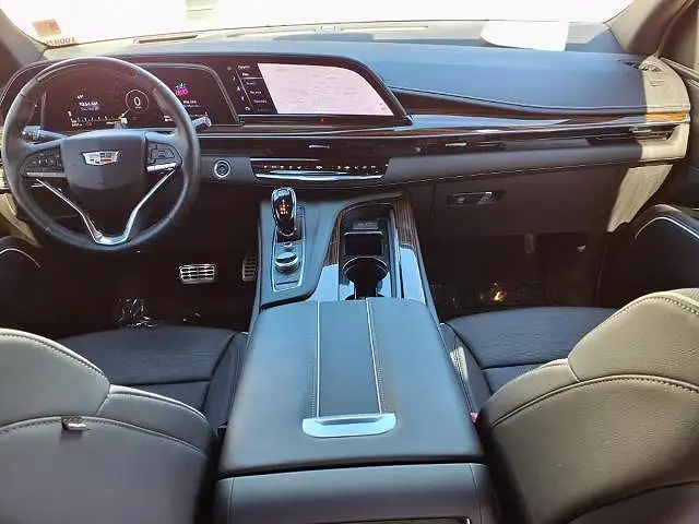 
								Cadillac Escalade Premium Luxury full									
