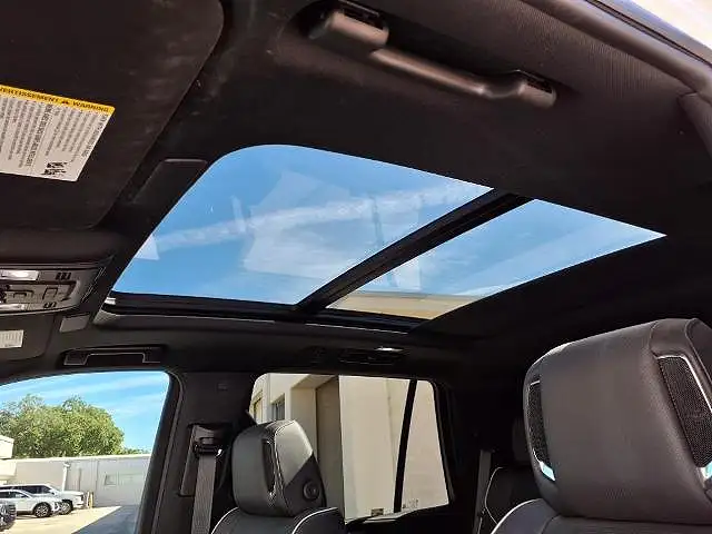 
								Cadillac Escalade Premium Luxury full									
