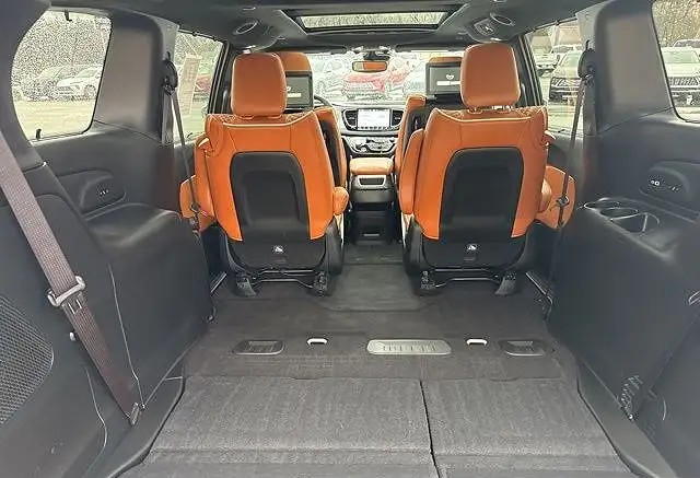 
								Chrysler Pacifica Pinnacle full									