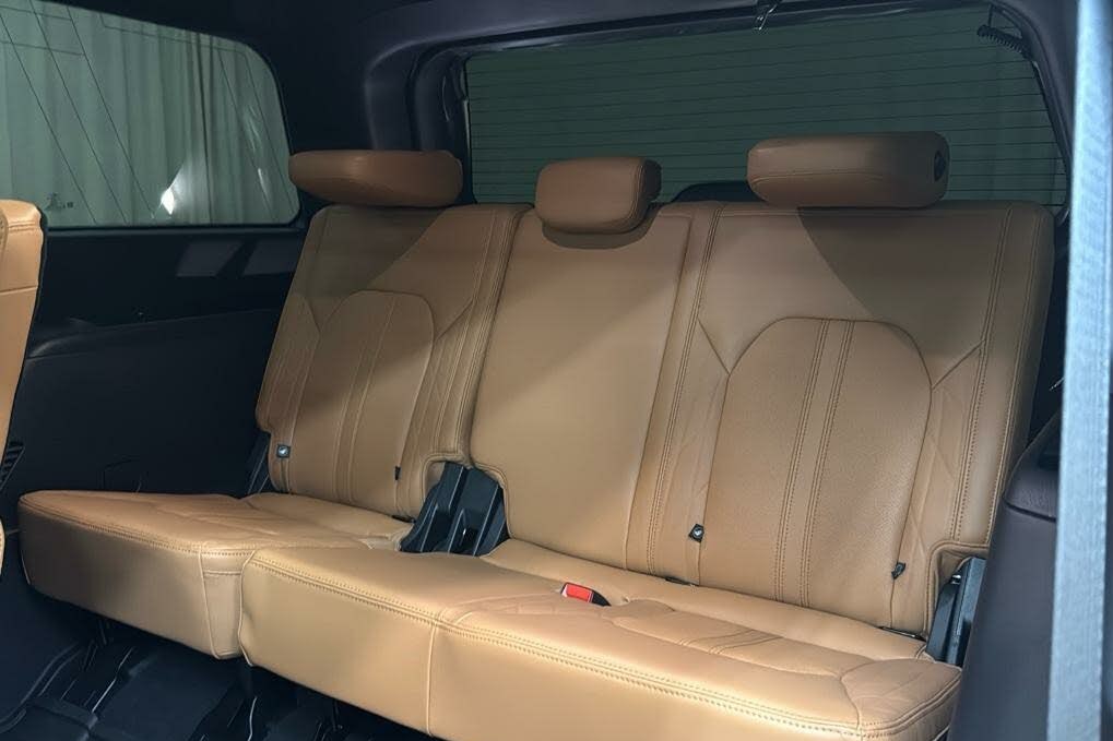 
								Ford Expedition Platinum 4WD full									