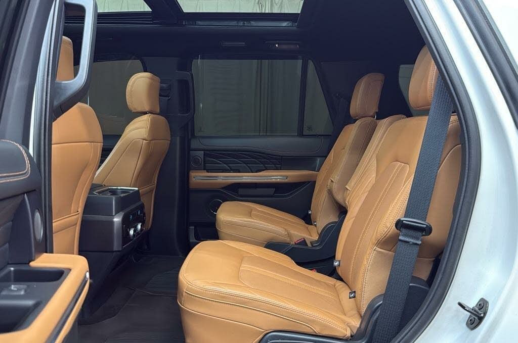 
								Ford Expedition Platinum 4WD full									