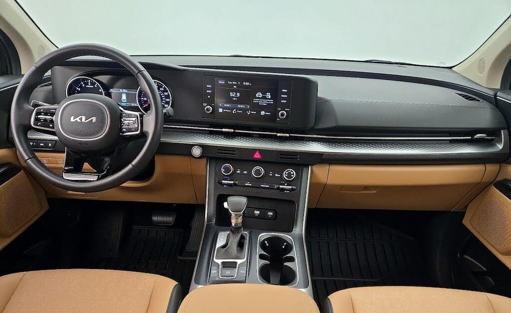 
								Kia Carnival LX FWD full									