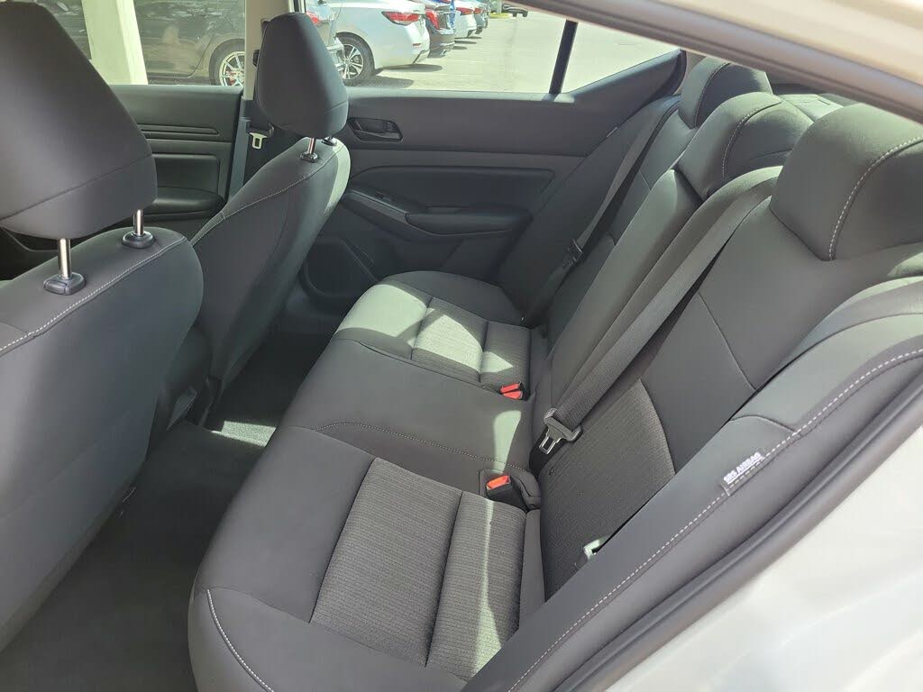 
								Nissan Altima 2.5 S FWD full									