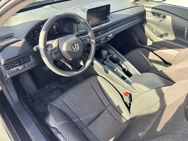
								Honda Accord LX full									