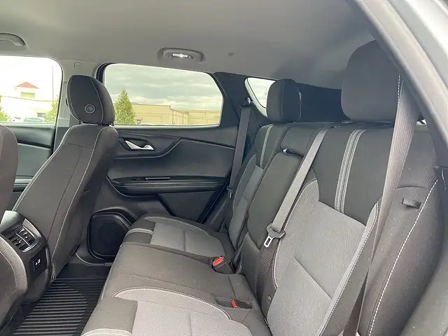 
								Chevrolet Blazer LT full									