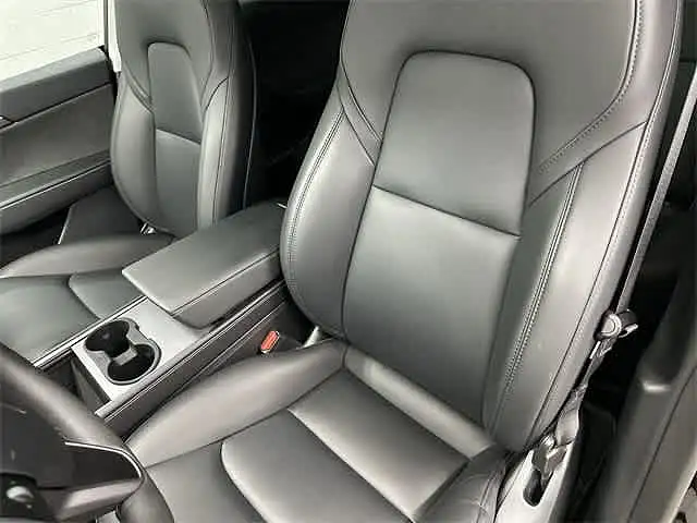 
								Tesla Model Y Long Range full									