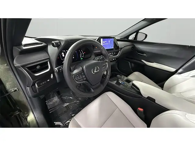 
								Lexus UX 300h F Sport Design full									