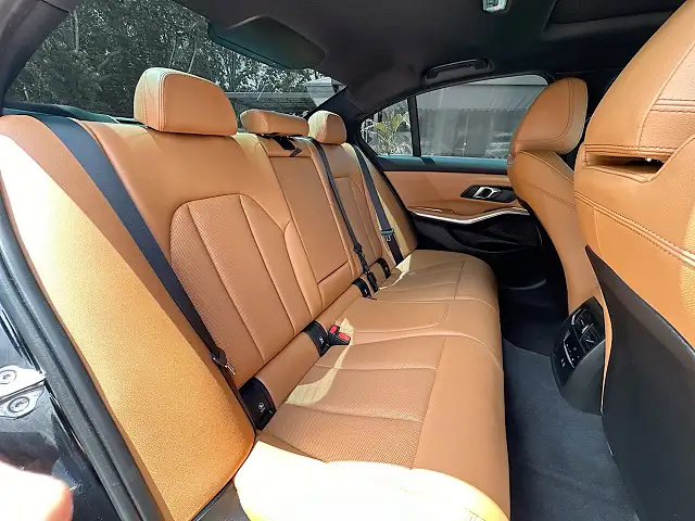 
								BMW 3 Series 330i full									