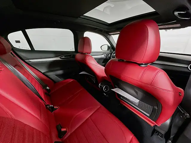 
								Alfa Romeo Stelvio Ti Veloce full									