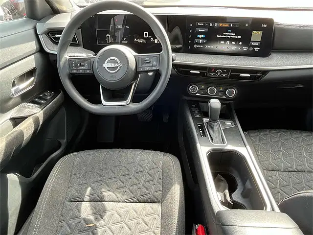 
								Nissan Kicks SV full									