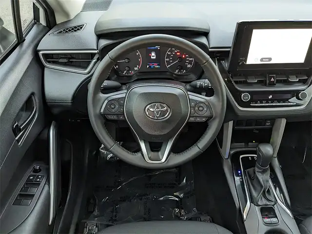 
								Toyota Corolla Cross LE full									