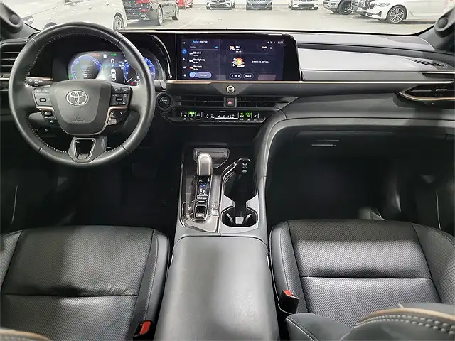 
								Toyota Crown Limited full									