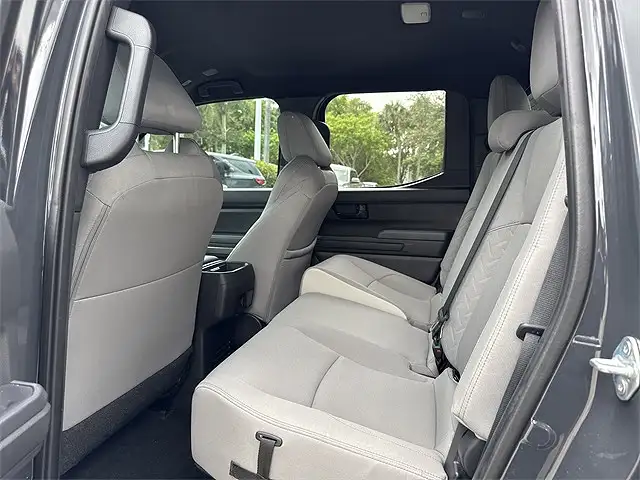 
								Toyota Tacoma SR5 full									