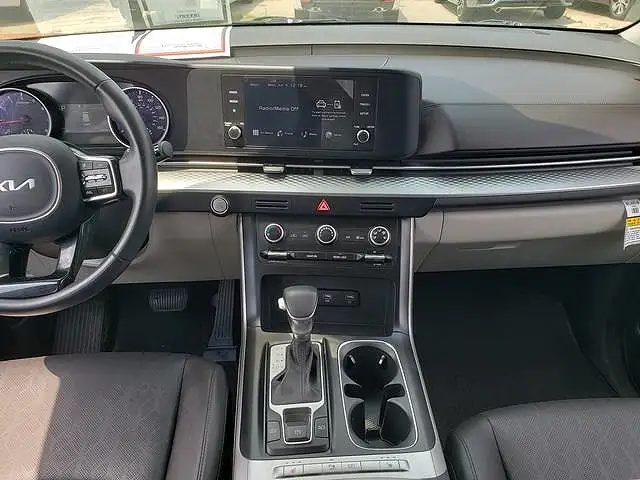 
								Kia Carnival LX full									